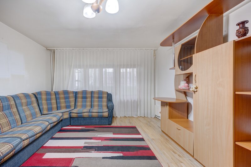 Decebal / Mesterul Manole, 4 camere  Parter, 95 mp, 1990- comision 0%