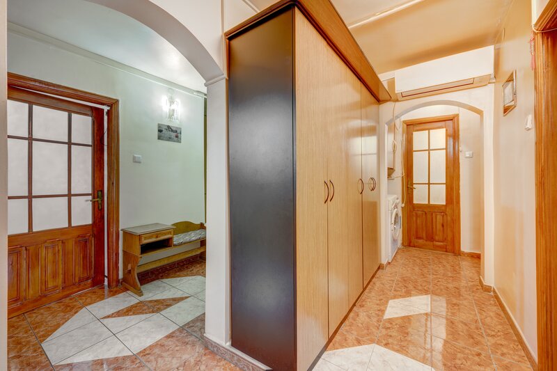 Decebal / Mesterul Manole, 4 camere  Parter, 95 mp, 1990- comision 0%