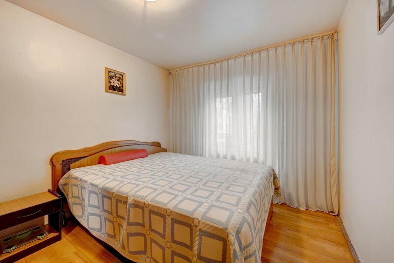 Decebal / Mesterul Manole, 4 camere  Parter, 95 mp, 1990- comision 0%