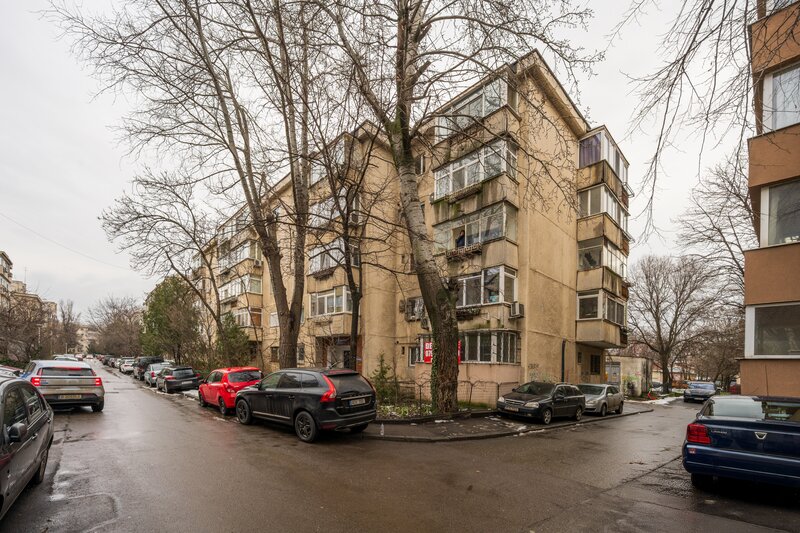 Decebal / Mesterul Manole, 4 camere  Parter, 95 mp, 1990- comision 0%