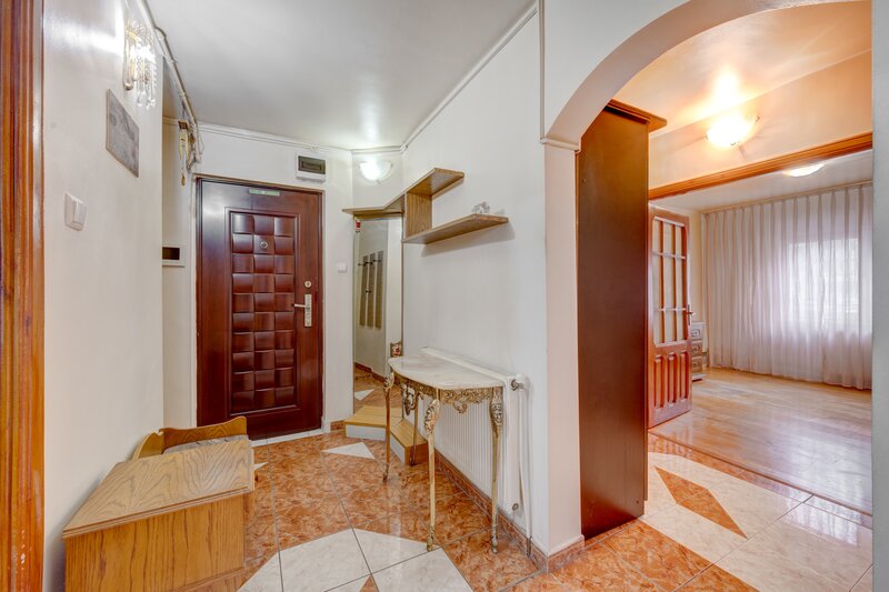 Decebal / Mesterul Manole, 4 camere  Parter, 95 mp, 1990- comision 0%