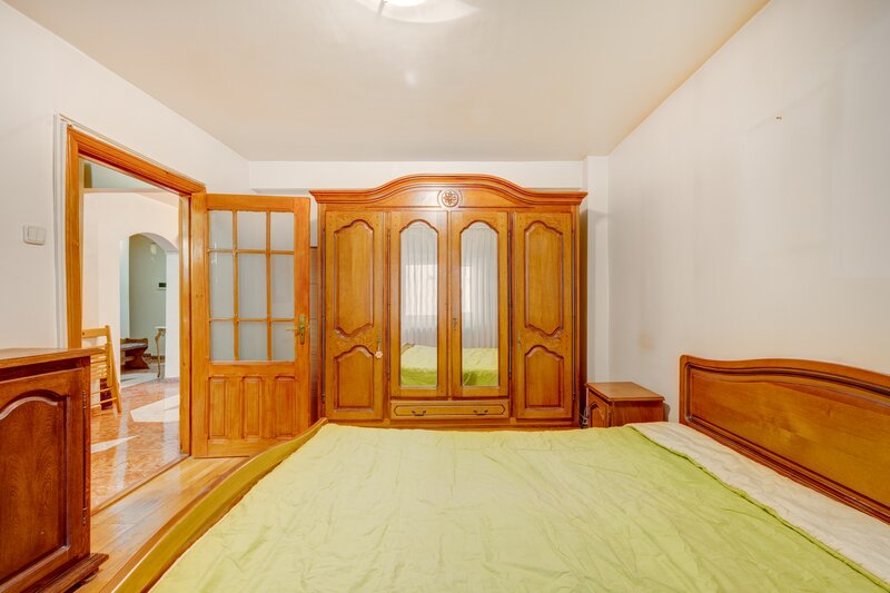 Decebal / Mesterul Manole, 4 camere  Parter, 95 mp, 1990- comision 0%