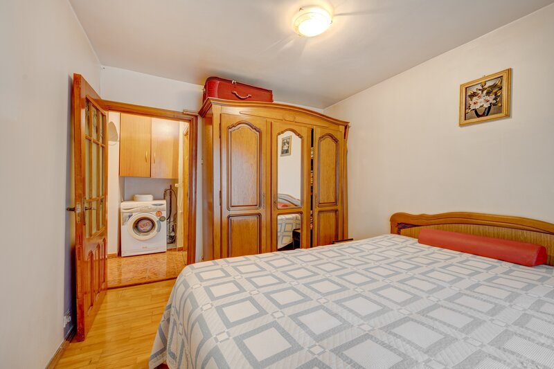 Decebal / Mesterul Manole, 4 camere  Parter, 95 mp, 1990- comision 0%