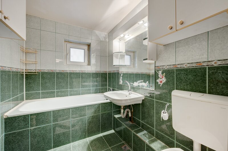 Decebal / Mesterul Manole, 4 camere  Parter, 95 mp, 1990- comision 0%